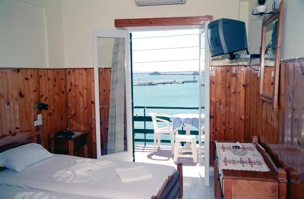 Hotel Dolphin Питагорио Стая снимка