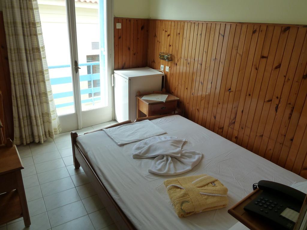 Hotel Dolphin Питагорио Стая снимка
